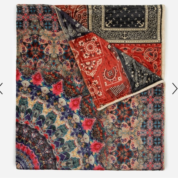 Last One JOHNNY WAS Circle Cozy Blanket - Picture 4 of 8